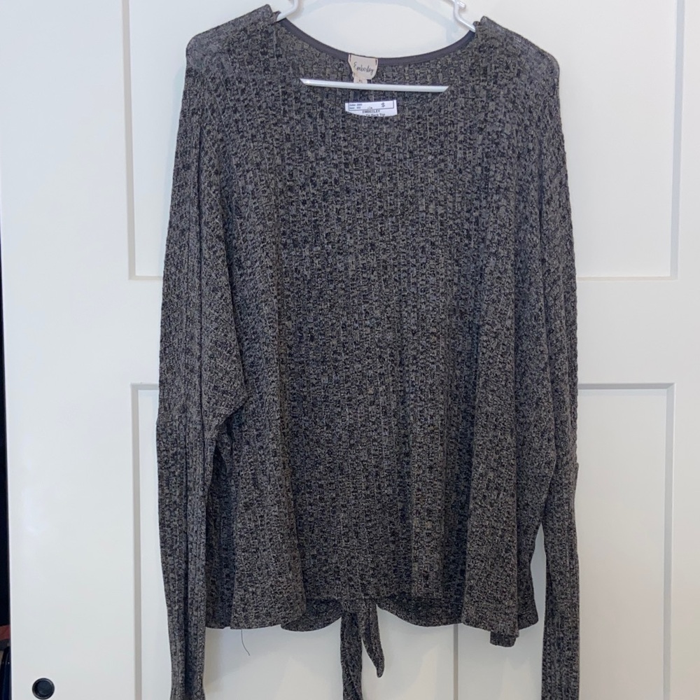 XL Emberley Gray Knit Tie-back Women’s lightweight top